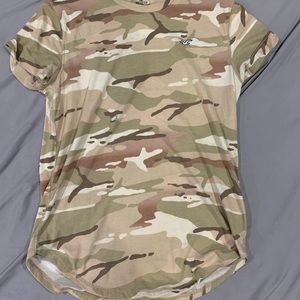 Hollister Camo curve hem tee